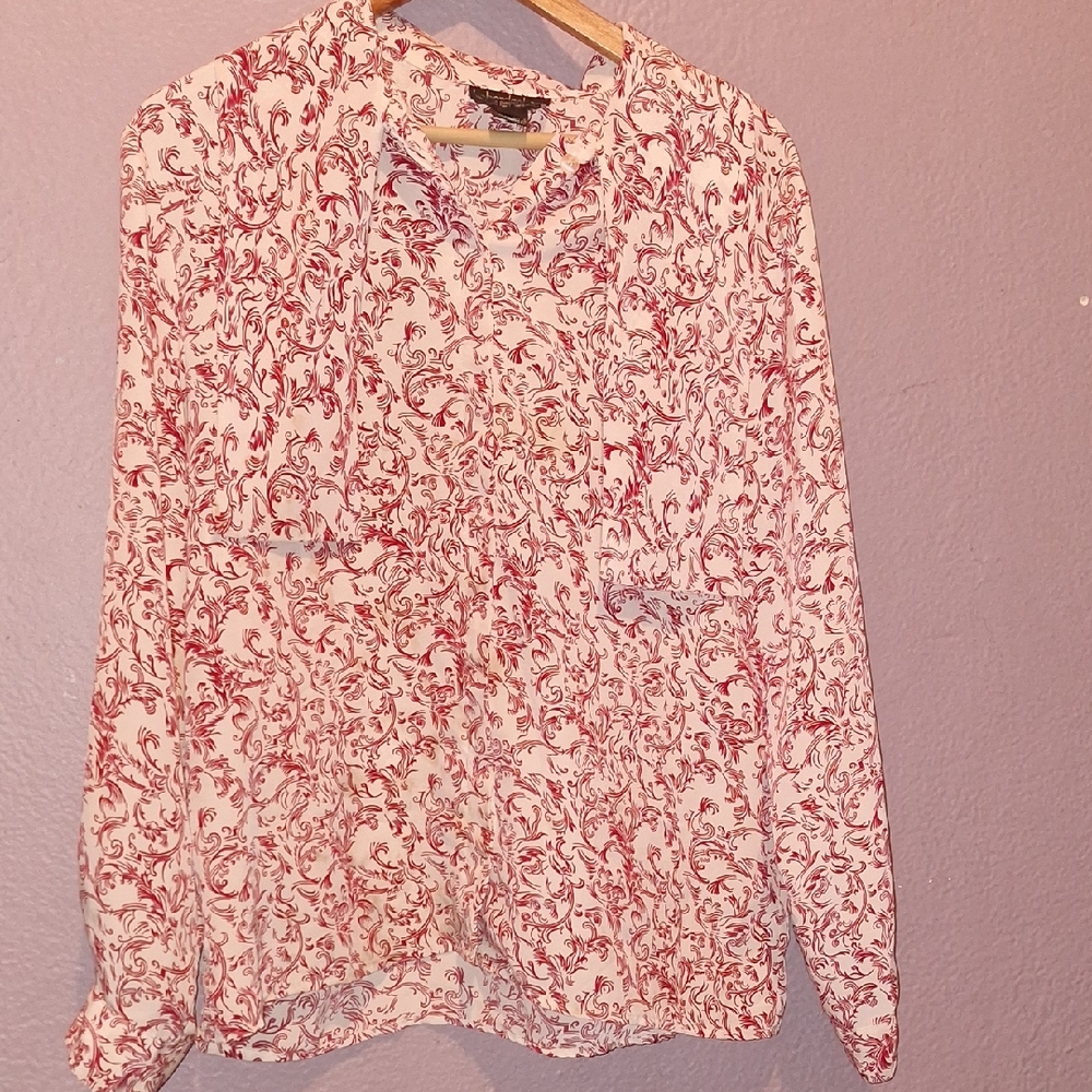 Chic Red And White Patterned Blouse - image 1